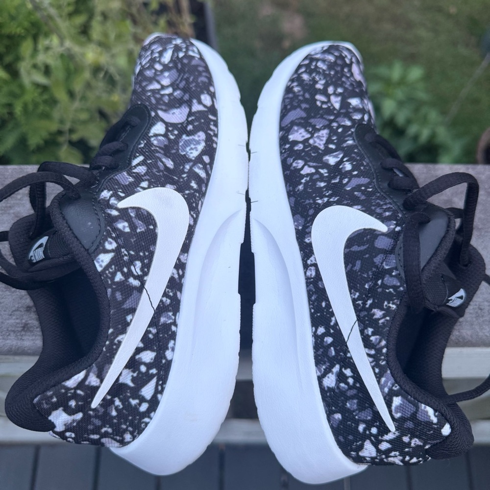 Nike Tanjun Print unisex kids shoes - Picture 2 of 9